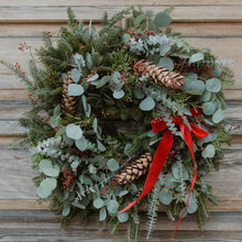Load image into Gallery viewer, Holly Collection Premium Fresh Wreath
