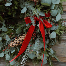 Load image into Gallery viewer, Holly Collection Premium Fresh Wreath