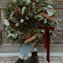 Load image into Gallery viewer, Plum Collection Premium Fresh Wreath