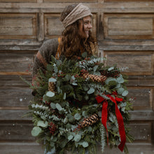 Load image into Gallery viewer, Holly Collection Premium Fresh Wreath