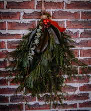 Load image into Gallery viewer, Magnolia Collection Swag