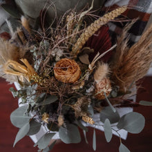 Load image into Gallery viewer, Everlasting Dried Flower Bouquet