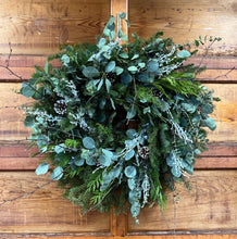 Load image into Gallery viewer, Jack Frost Collection Classic 20&quot; Fresh Wreath
