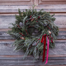 Load image into Gallery viewer, Plum Collection Classic 20" Fresh Wreath
