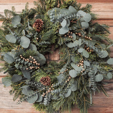 Load image into Gallery viewer, Heart of Gold Collection Classic 20&quot; Fresh Wreath
