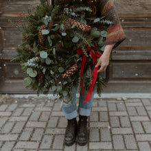 Load image into Gallery viewer, Holly Collection Premium Fresh Wreath
