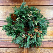 Load image into Gallery viewer, Magnolia Collection Classic 20&quot; Fresh Wreath
