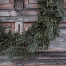 Load image into Gallery viewer, 32&quot; Fresh Evergreen Wreath
